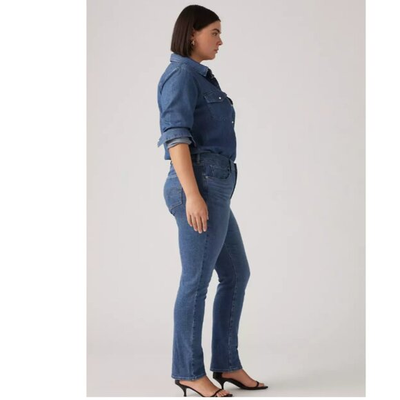 Levi's | Classic Straight Fit Jeans In Medium Wash - Picture 3 of 16